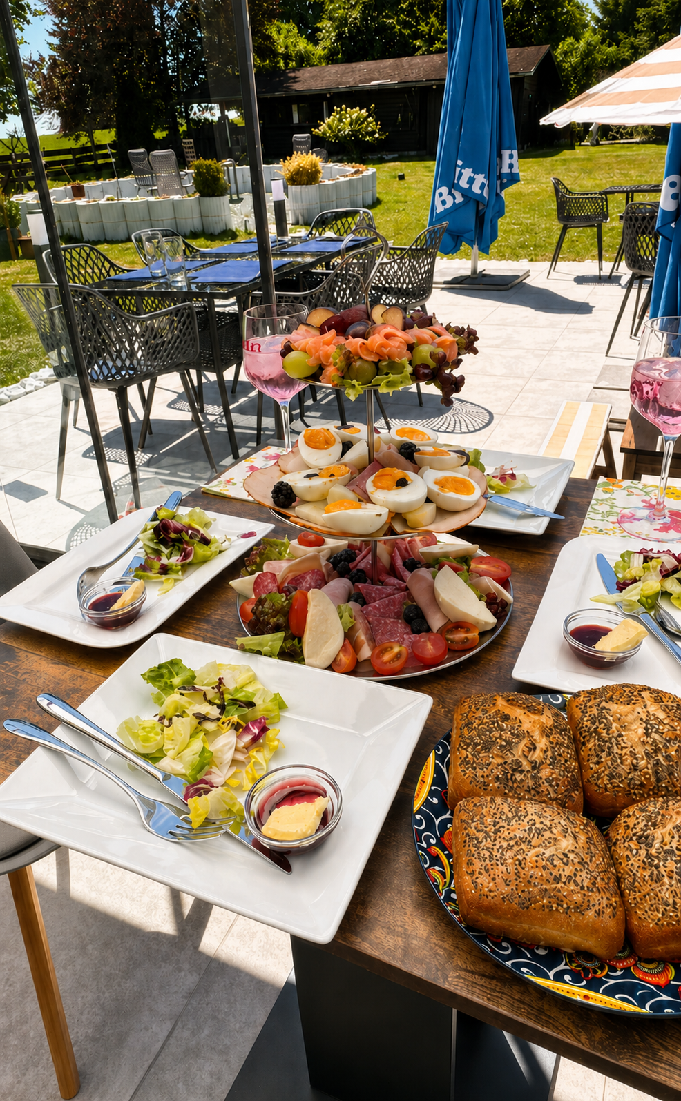 Ein gedeckter Tisch im Bistro der Villa Johannes